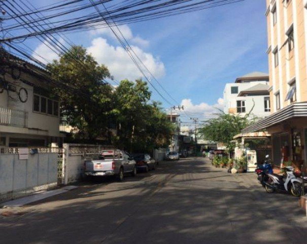 ขายบ้านเดี่ยวหมู่บ้านอยู่เจริญรัชดาซอย3บ้านหัวมุมใกล้-mrtพระรามเก้า-สี่แยกฟอร์จูน