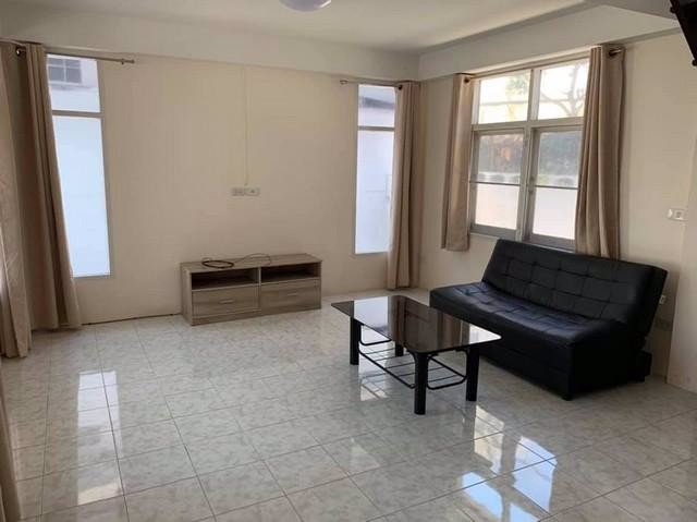 ให้เช่าบ้านเดี่ยว2ชั้นใกล้mrtสุทธิสารซอยพิบูลย์อุปถัมป์-ไม่รับจดทะเบียน-เลี้ยงสัตว์ได้