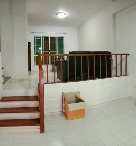 ให้เช่าทาวน์โฮม3ชั้นย่านโชคชัย4-ราคาเช่า20000บาท-เดือน