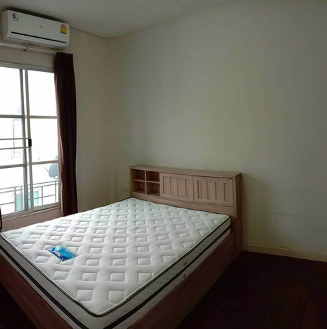 ให้เช่าทาวน์โฮม3ชั้นย่านโชคชัย4-ราคาเช่า20000บาท-เดือน