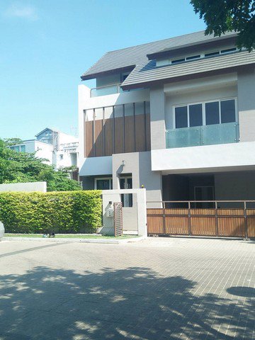 ขายบ้านเดี่ยว3ชั้นเลียบทางด่วนเอกมัย-รามอินทรา-บ้านใหม่ไม่เคยเข้าอยู่-หลังcdc