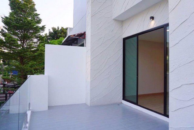 ขายทาวน์โฮม-3-ชั้น-สุขุมวิท77-ย่านอ่อนนุช-ใกล้btsอ่อนนุช-15-กิโลเมตร