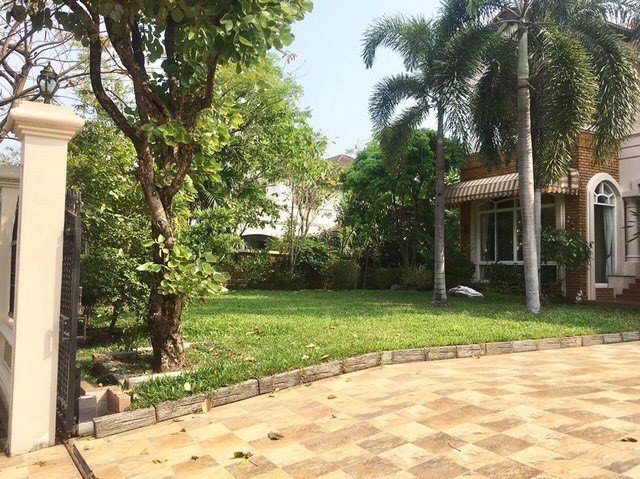 ขายและให้เช่าบ้านเดี่ยว2ชั้นหมู่บ้านลดาวัลย์-ศรีนครินทร์-ซอยศรีด่าน-14-หลังริม