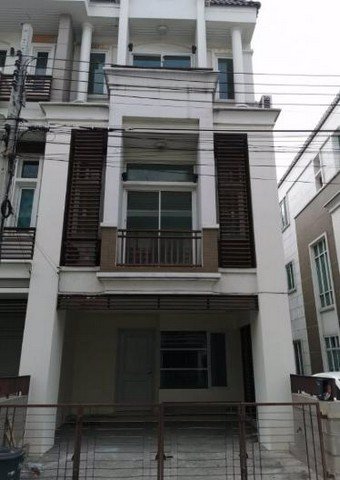 ให้เช่าทาวน์โฮม35ชั้นใกล้เลียบด่วนซอยรามอินทรา-40ถนนนวลจันทร์-โครงการพรีเมี่ยมเพลส5-หลังมุม
