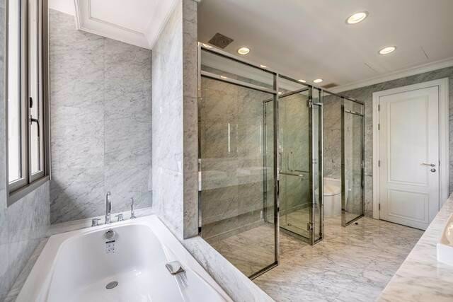 ให้เช่าทาวน์โฮมหรู5ชั้นใกล้btsพร้อมพงษ์และbtsทองหล่อพร้อมสระว่ายน้ำส่วนตัวและลิฟท์