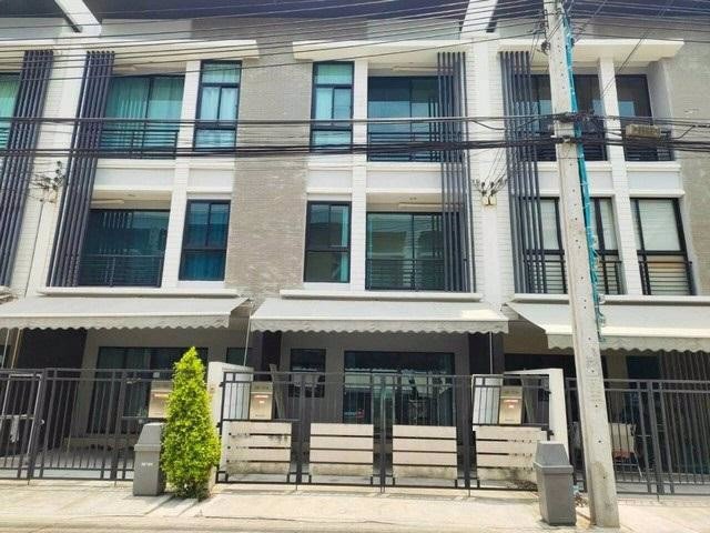 ให้เช่าทาวน์โฮม3ชั้นบ้านกลางเมืองพระราม-9-รามคำแหง-ใกล้เลียบด่วน