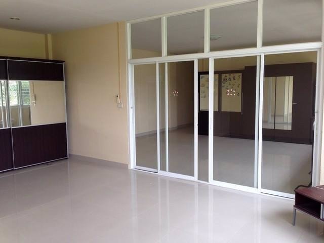 ให้เช่าโกดังอาคารขนาดใหญ่ใกล้btsแบริ่ง-เขตบางนา-ซอยสุขุมวิท105