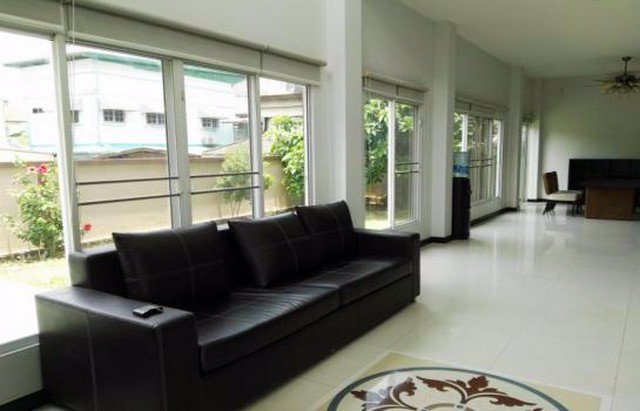 ให้เช่าบ้านเดี่ยว3ชั้นสไตล์โมเดรินติดถนนประเสริฐมนูกิจย่านลาดปลาเค้า