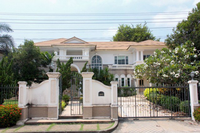 ให้เช่าบ้านเดี่ยว-2-ชั้น-หมู่บ้านนันทวัน-ศรีนครินทร์-zone-exclusive-พร้อมสระว่ายน้ำส่วนตัว