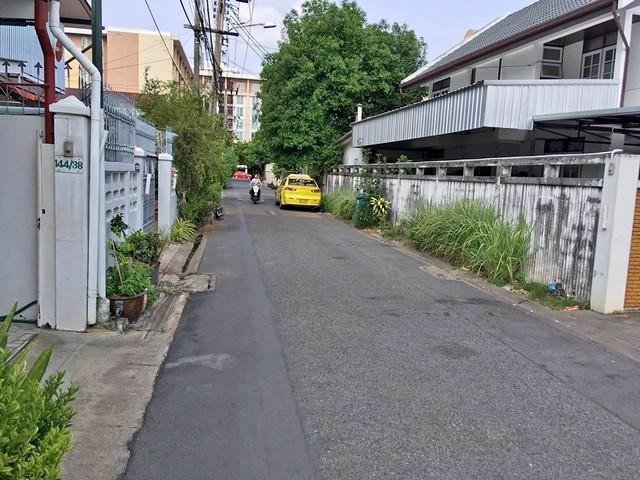 ขายทาวน์เฮาส์2ชั้น-เนื้อที่-32-ตรว-ใกล้mrtสุทธิสารเพียง-120เมตร