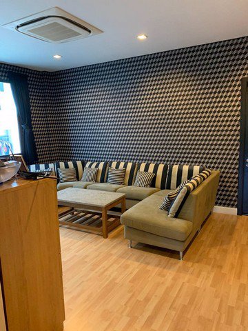 ขายบ้าน3ชั้นโครงการบ้านกลางเมืองรัชดา36-luxury-modern-design-ของเครือ-ap-หันหน้าไปทางทิศตะวันออก