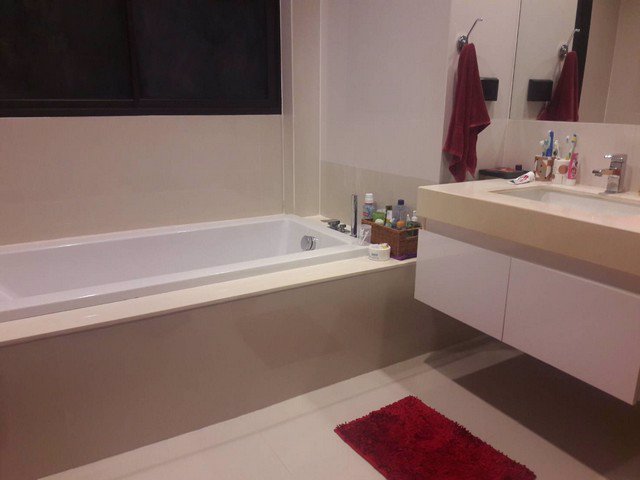 ขายบ้าน3ชั้นโครงการบ้านกลางเมืองรัชดา36-luxury-modern-design-ของเครือ-ap-หันหน้าไปทางทิศตะวันออก