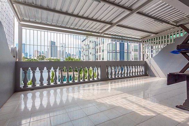 ให้เช่าอาคารพาณิชย์1คูหาติดถนนเย็นอากาศใกล้mrtลุมพินี-บ้านใหม่ไม่เคยเข้าอยู่