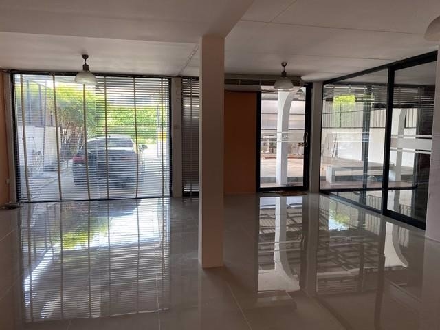 ให้เช่าบ้านเดี่ยวพร้อมโกดังซอยลาดพร้าว87ใกล้เลียบด่วน-อยู่หลังcdc