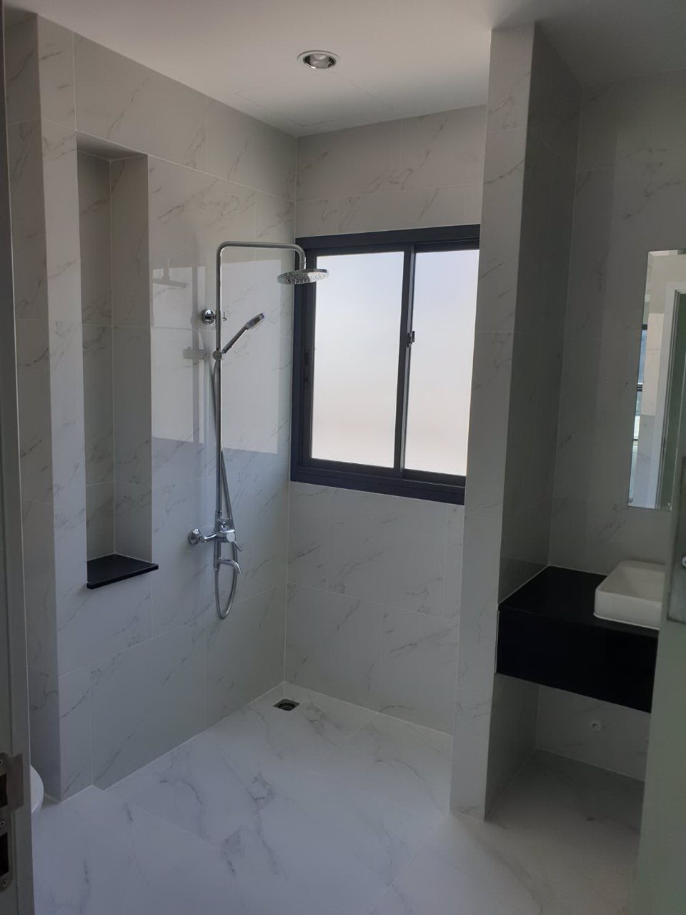 ให้เช่าอาคารพาณิชย์หรูใหม่-45-ชั้น-พร้อมลิฟท์-มีที่จอดรถ-โครงการ-the-master-at-bts-onnut-2-ติดถนนอ่