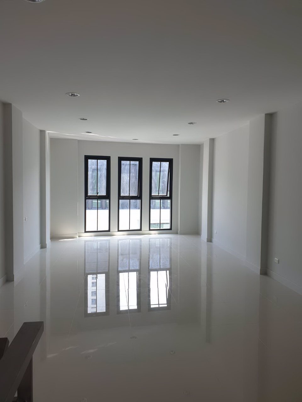 ให้เช่าอาคารพาณิชย์หรูใหม่-45-ชั้น-พร้อมลิฟท์-มีที่จอดรถ-โครงการ-the-master-at-bts-onnut-2-ติดถนนอ่