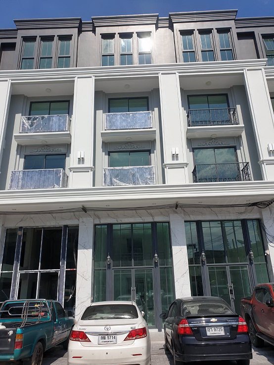 ให้เช่าอาคารพาณิชย์หรูใหม่-45-ชั้น-พร้อมลิฟท์-มีที่จอดรถ-โครงการ-the-master-at-bts-onnut-2-ติดถนนอ่