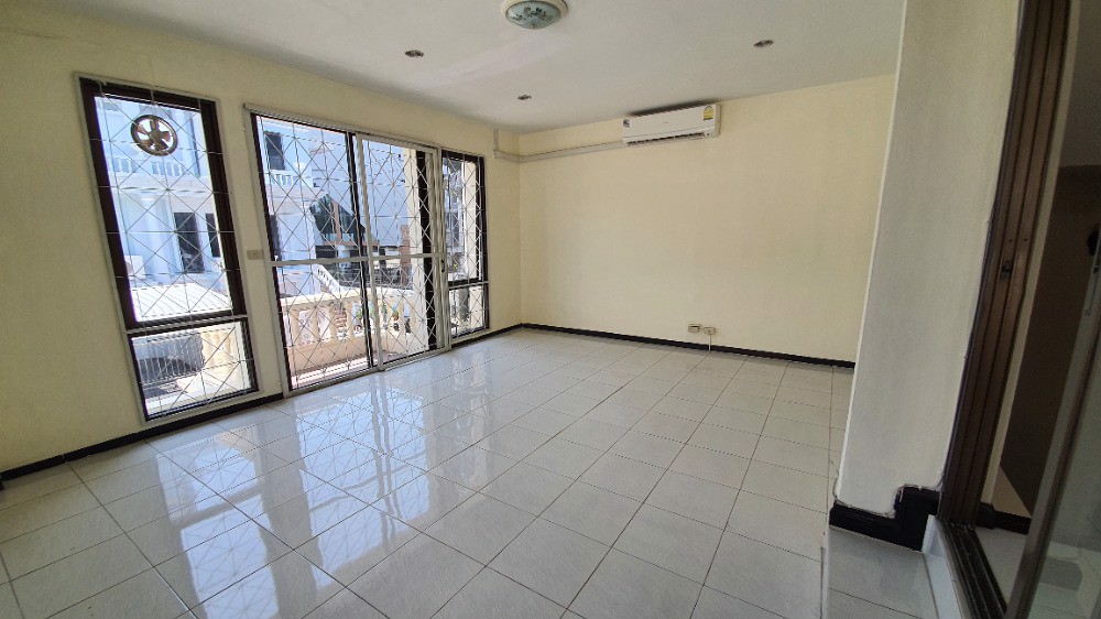 ขายทาวน์เฮ้าส์-4-ชั้น-49-ตรว-ซอยสุวรรณมณี-ประชาอุทิศ-23-ใกล้สี่แยกเหม่งจ๋าย-และโรงเรียนนานาชาติ