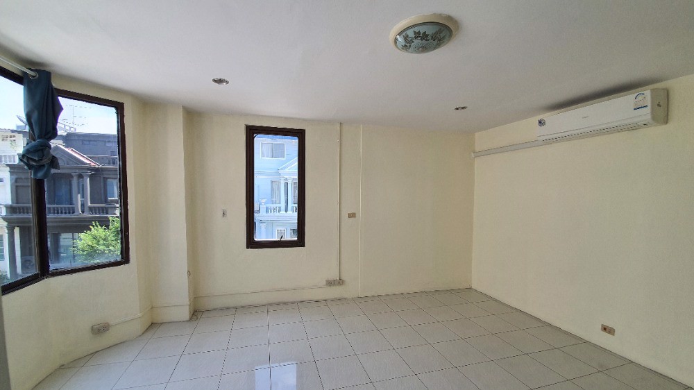 ขายทาวน์เฮ้าส์-4-ชั้น-49-ตรว-ซอยสุวรรณมณี-ประชาอุทิศ-23-ใกล้สี่แยกเหม่งจ๋าย-และโรงเรียนนานาชาติ