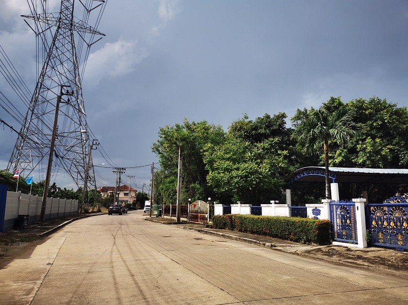 ขายบ้านเดี่ยวบนที่ดิน-422-ตรว-ติดถนน-ซทวีวัฒนา-กาญจนาภิเษก-10-2-ปากซอยทางเข้าบ้านสวยริมธาร3-4