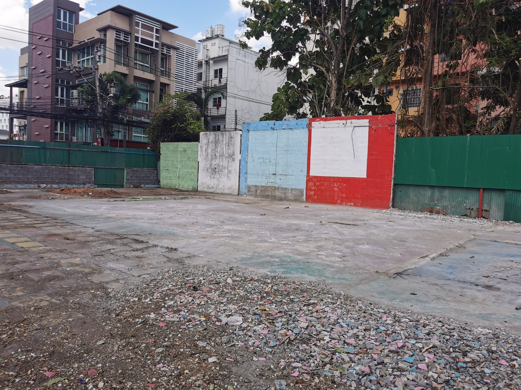 ที่ดิน-168ตรว-ถนนศรีนครินทร์-40-42-ตรงข้ามซีคอนสแควร์-ใกล้-mrt-สวนหลวง-ร9