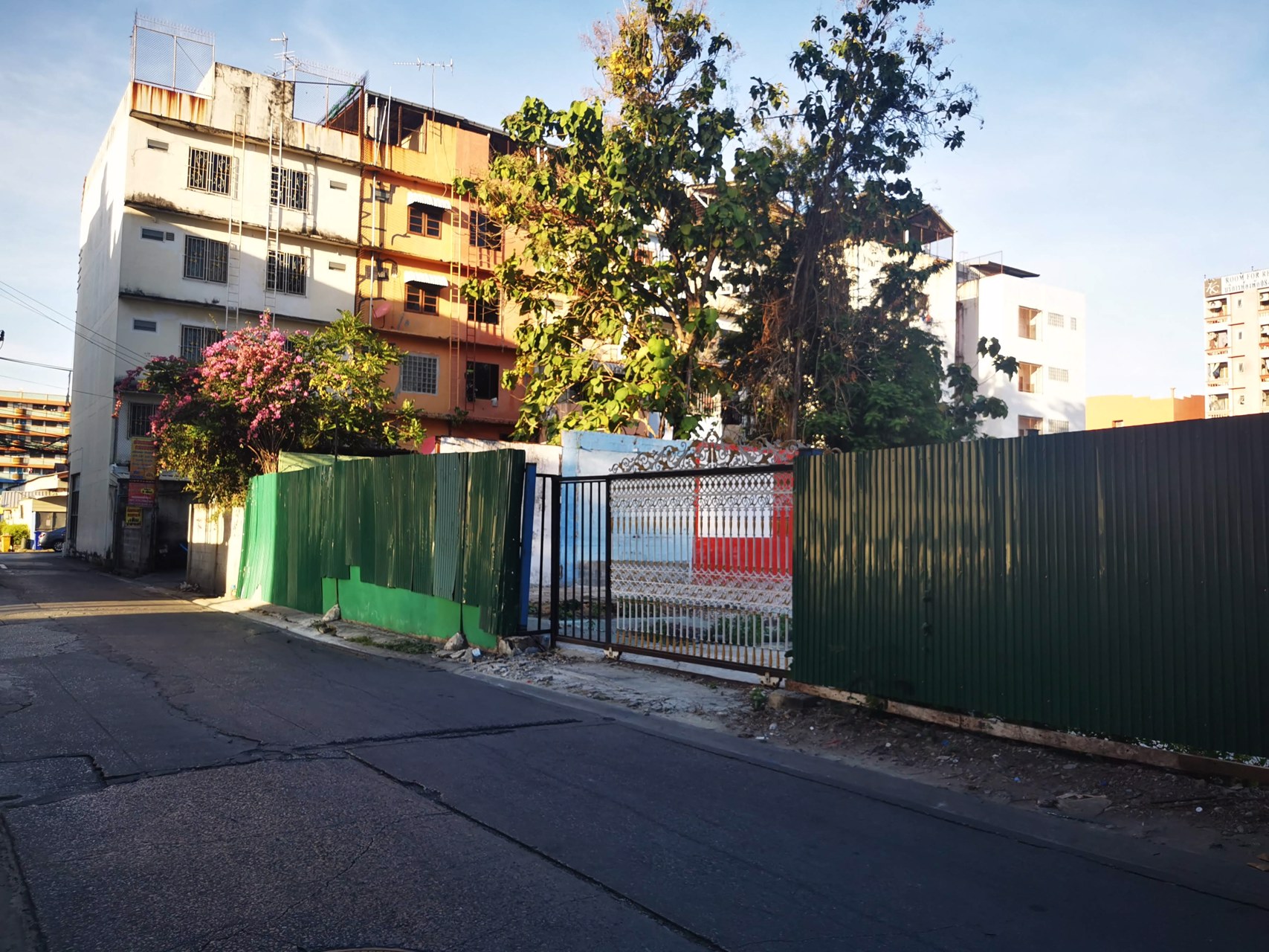 ที่ดิน-168ตรว-ถนนศรีนครินทร์-40-42-ตรงข้ามซีคอนสแควร์-ใกล้-mrt-สวนหลวง-ร9