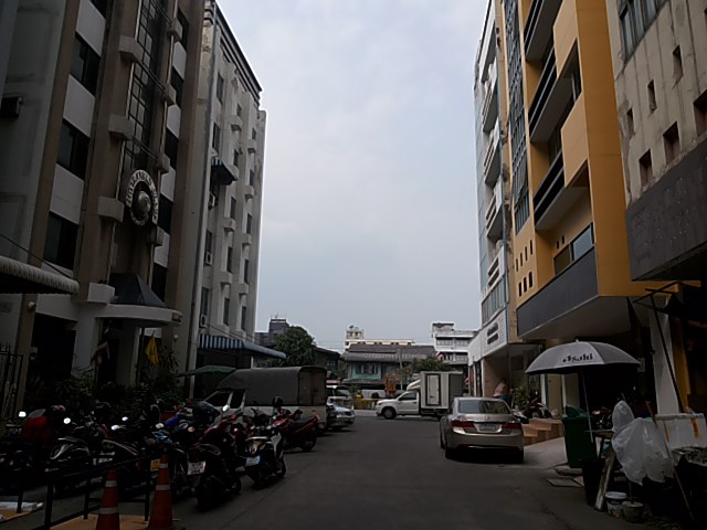 ขายอาคารสำนักงาน-6-ชั้นพร้อมดาดฟ้ามีหลังคาและลิฟท์-บนถนนรามคำแหงซอย81-1-เข้าซอยเพียง-150-ม