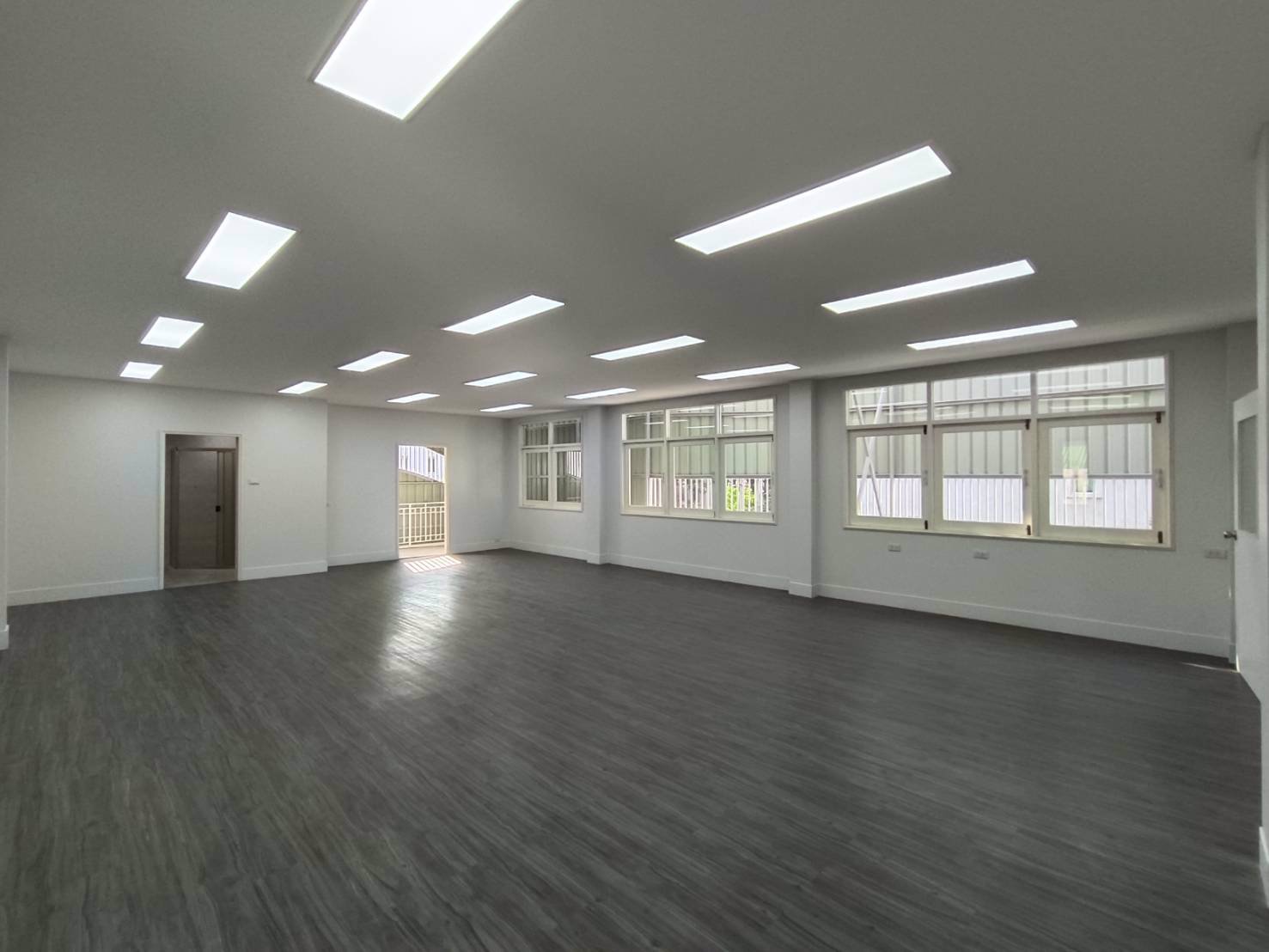 for-rent-4-fl-office-space-in-soi-convent-silom-near-bts-saladeang