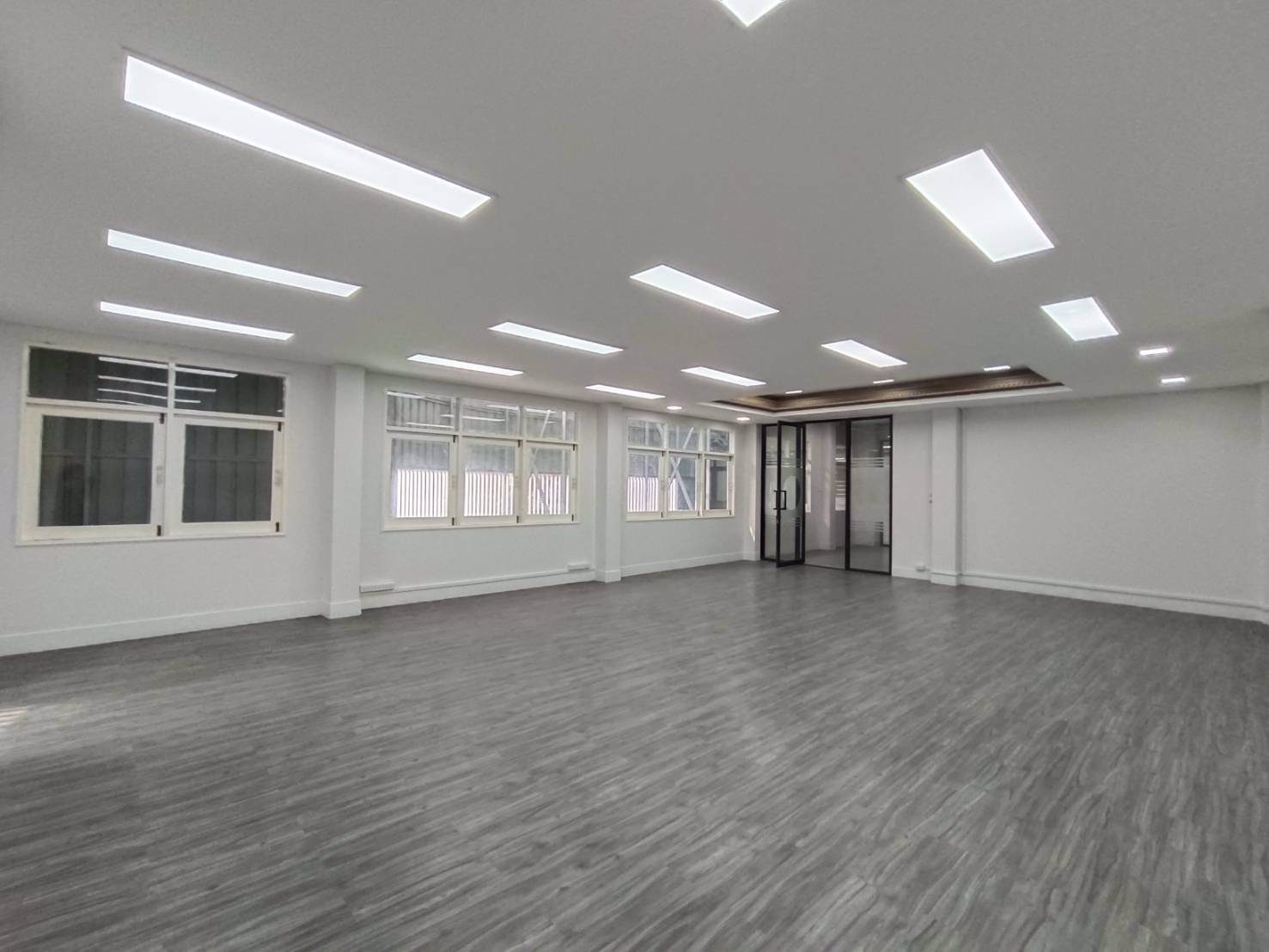 for-rent-4-fl-office-space-in-soi-convent-silom-near-bts-saladeang