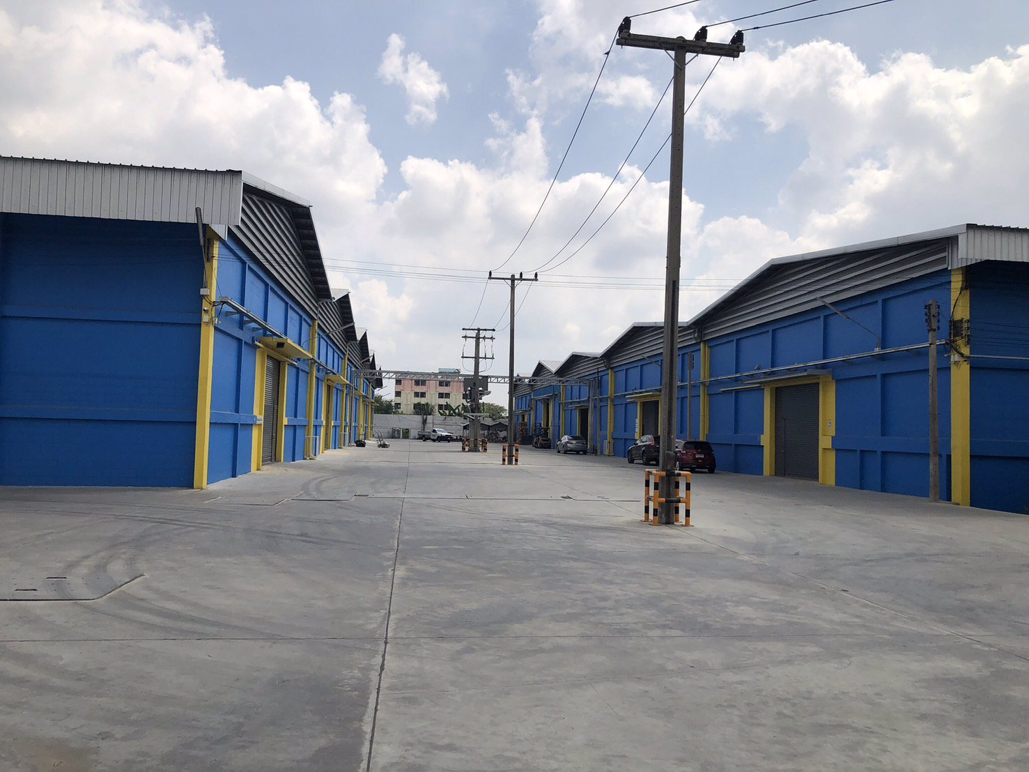 ให้เช่าโกดัง-คลังสินค้าใหม่-ริมถนน-พหลโยธิน-กม-40-ใกล้มอเตอร์เวย์ตรงข้ามมหาวิทยาลัยธรรมศาสตร์