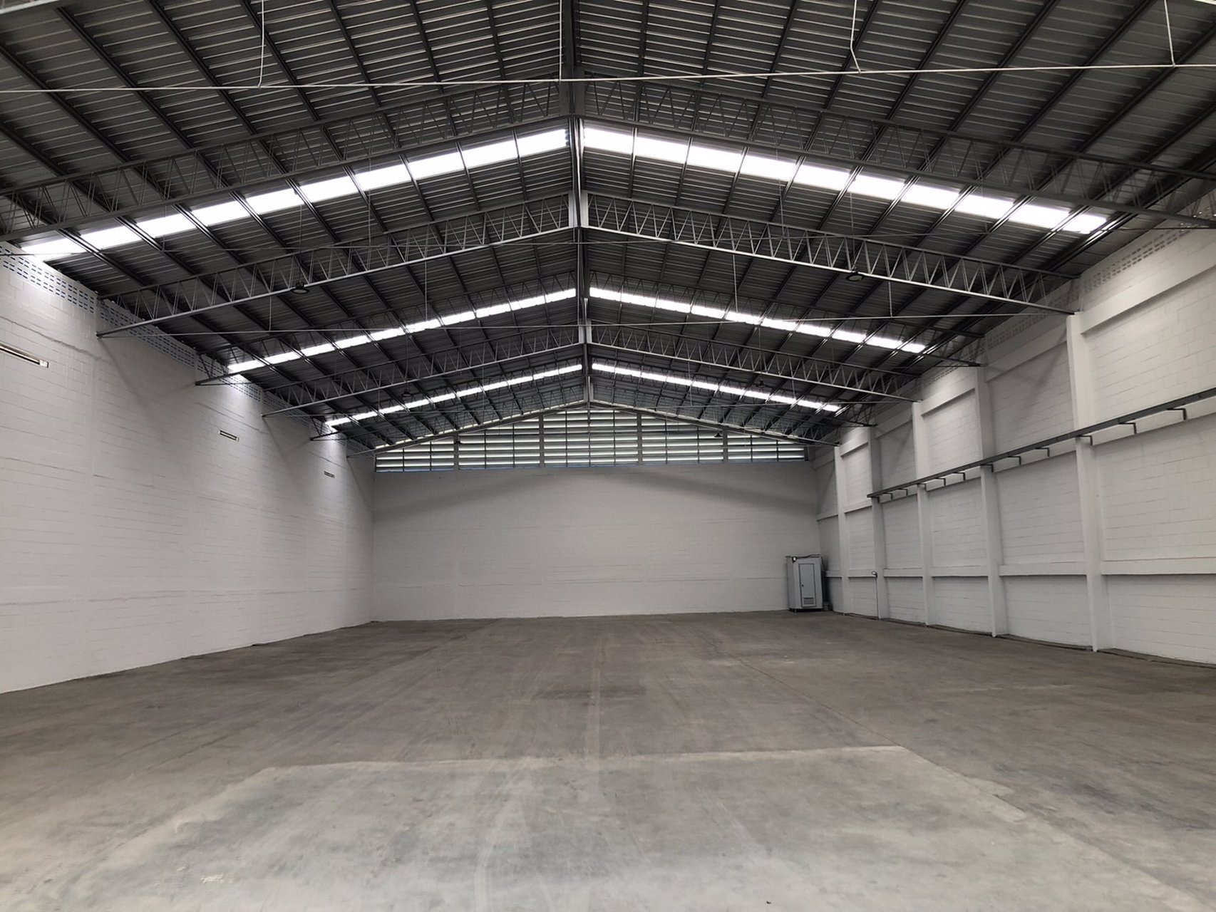 ให้เช่าโกดัง-คลังสินค้าใหม่-ริมถนน-พหลโยธิน-กม-40-ใกล้มอเตอร์เวย์ตรงข้ามมหาวิทยาลัยธรรมศาสตร์