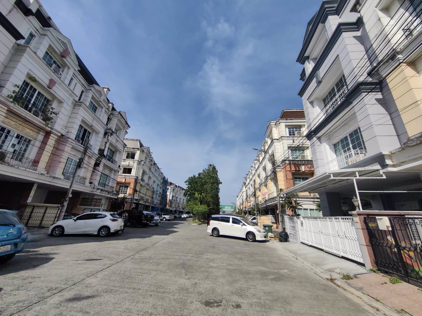 ให้เช่าโฮมออฟฟิศ-4-ชั้น-โครงการพลัสพาร์ค-อเวนิว-ลาซาล-ศรีนครินทร์-ตกแต่งใหม่-สิ่งแวดล้อมดี-ใกล้-bts