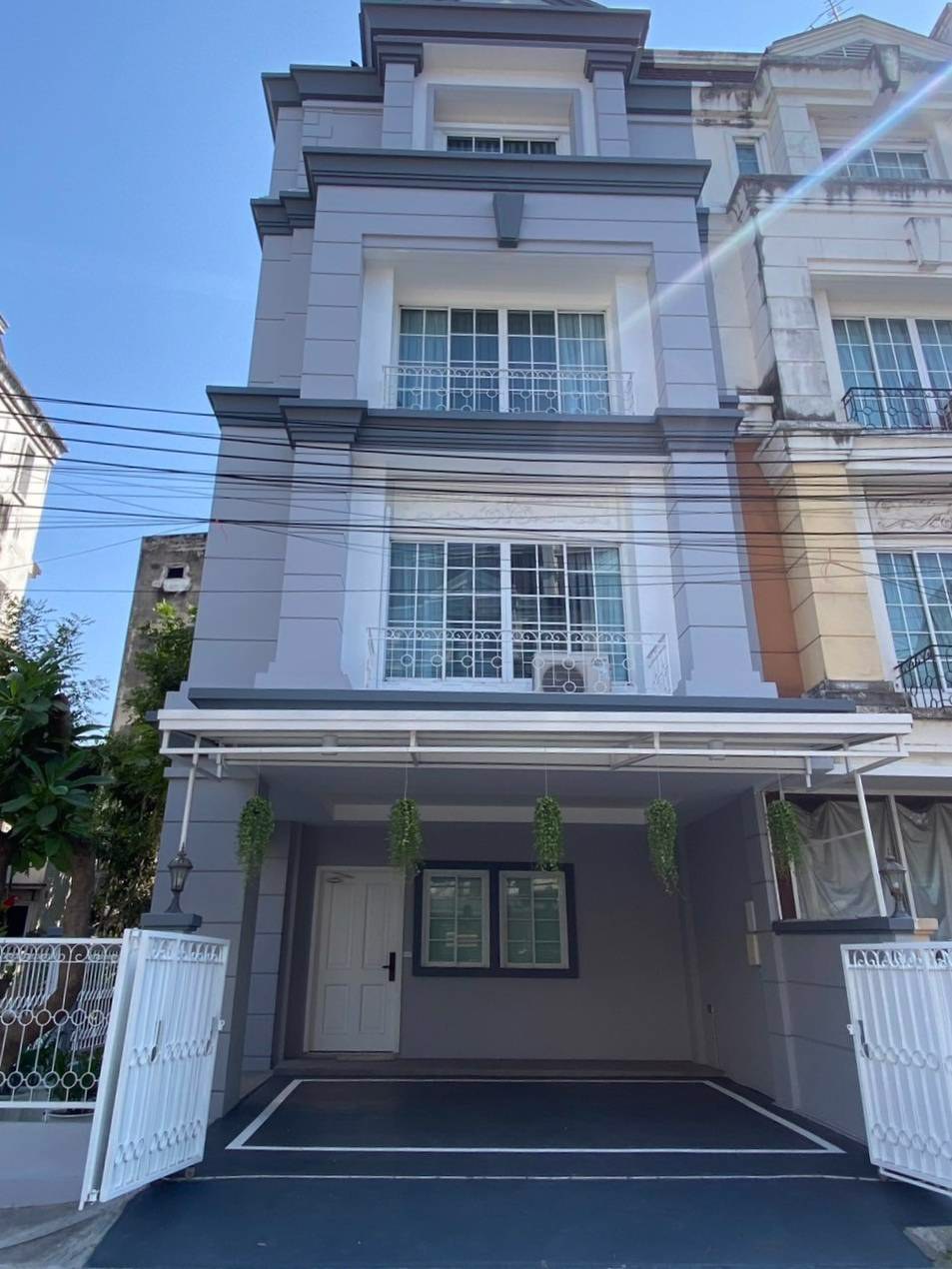 ให้เช่าโฮมออฟฟิศ-4-ชั้น-โครงการพลัสพาร์ค-อเวนิว-ลาซาล-ศรีนครินทร์-ตกแต่งใหม่-สิ่งแวดล้อมดี-ใกล้-bts