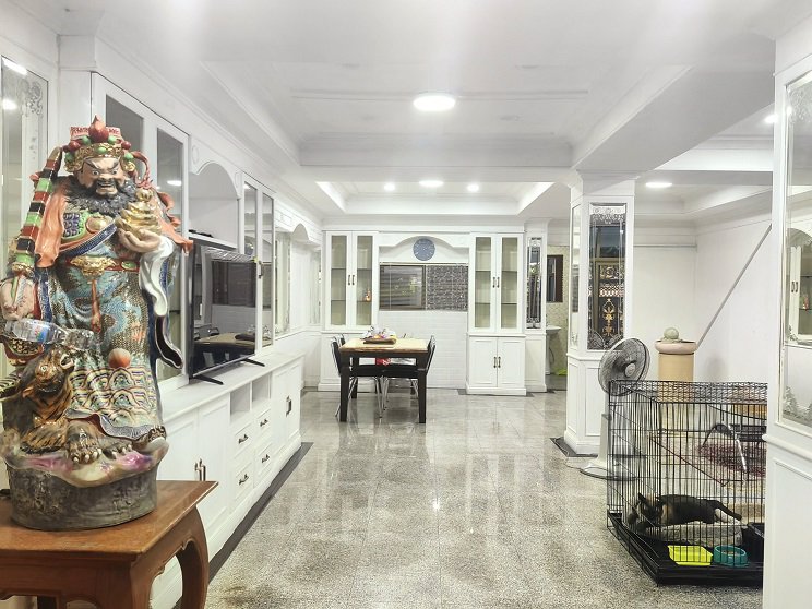 ให้เช่าทาวน์เฮ้าส์-2-ชั้น-3ห้องนอน3ห้องน้ำ-หลังห้างเอ็มโพเรียม-ซอยอารีย์-สุขุมวิท26-ใจกลางเมือง