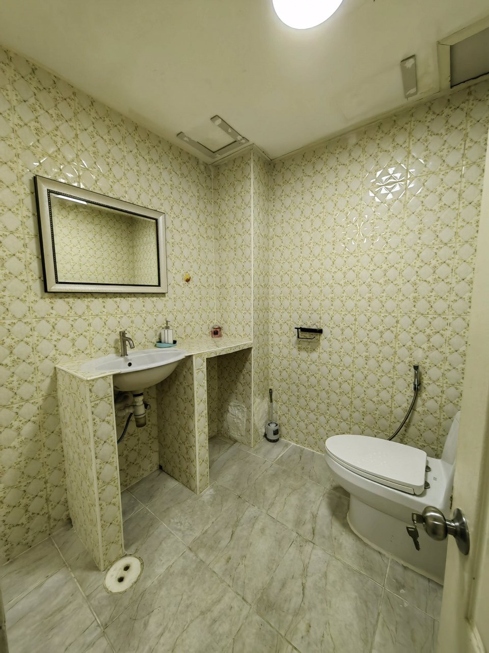 ให้เช่าทาวน์เฮ้าส์-2-ชั้น-3ห้องนอน3ห้องน้ำ-หลังห้างเอ็มโพเรียม-ซอยอารีย์-สุขุมวิท26-ใจกลางเมือง