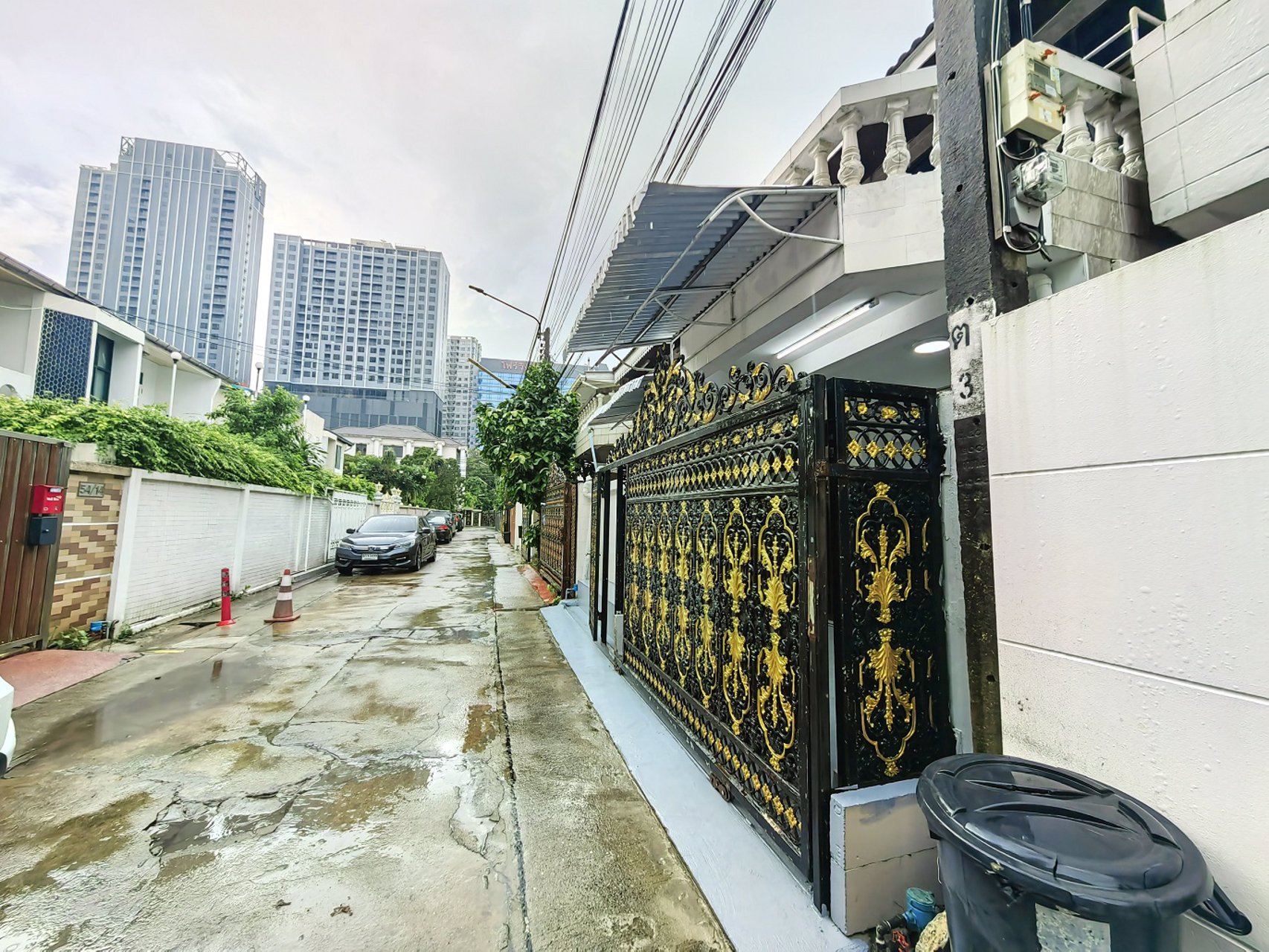 ให้เช่าทาวน์เฮ้าส์-2-ชั้น-3ห้องนอน3ห้องน้ำ-หลังห้างเอ็มโพเรียม-ซอยอารีย์-สุขุมวิท26-ใจกลางเมือง