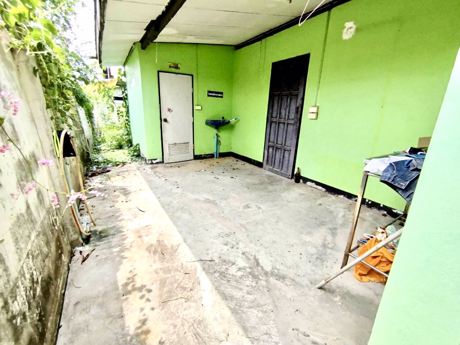 ขายด่วนมาก-ที่ดิน-พร้อมสิ่งปลูกสร้าง-ราคานี้ไม่มีแล้ว-ติดถนนใหญ่