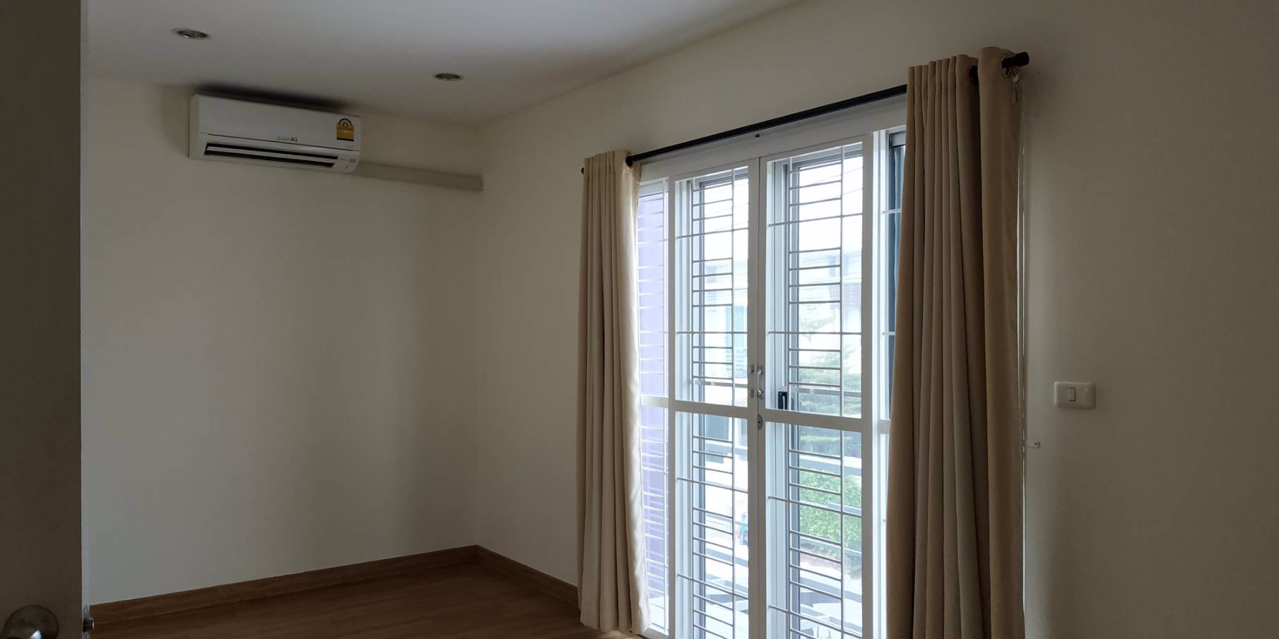 ขายทาวน์เฮาส์-3-ห้องนอน-ประเวศ-ใกล้-airport-rail-link-บ้านทับช้าง