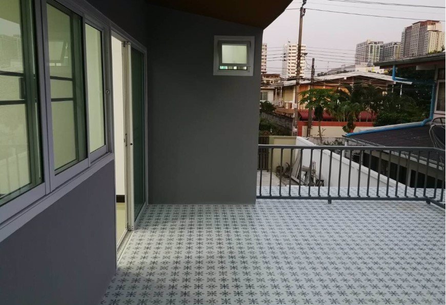 ให้เช่าบ้านเดี่ยว-2ชั้น-82-ตรว-ซอยรามคำแหง-44-บ้านแต่งใหม่สไตล์โมเดิร์น-ย่านรามคำแหง-จอดรถได้-5-คัน