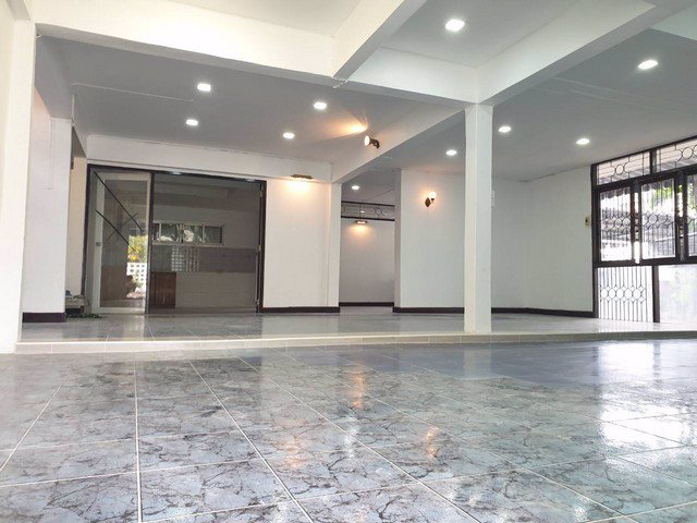 ให้เช่าบ้านเดี่ยว-2-ชั้น-เสนานิเวศ-1-มีพื้นที่เหมาะทำโฮมออฟฟิศหรือพักอาศัย