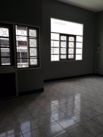 ให้เช่าทาวน์โฮม-3-ชั้น-ย่านลาดพร้าว-ใกล้รพลาดพร้าว-เหมาะพักอาศัยและทำโฮมออฟฟิศ