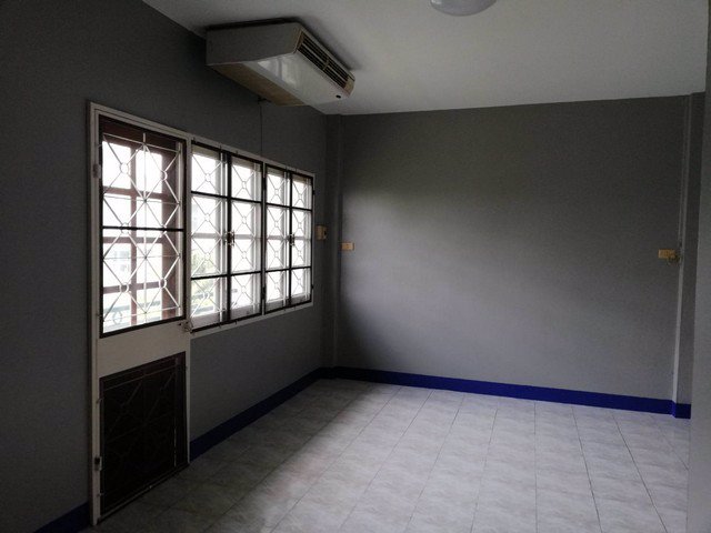 ให้เช่าทาวน์โฮม-3-ชั้น-ย่านลาดพร้าว-ใกล้รพลาดพร้าว-เหมาะพักอาศัยและทำโฮมออฟฟิศ