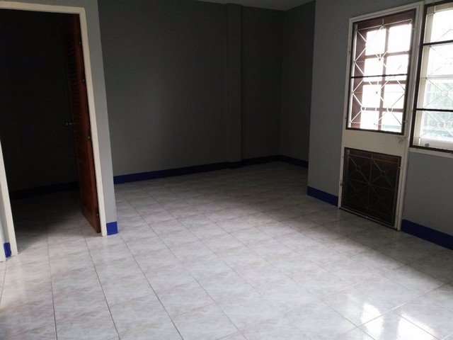 ให้เช่าทาวน์โฮม-3-ชั้น-ย่านลาดพร้าว-ใกล้รพลาดพร้าว-เหมาะพักอาศัยและทำโฮมออฟฟิศ