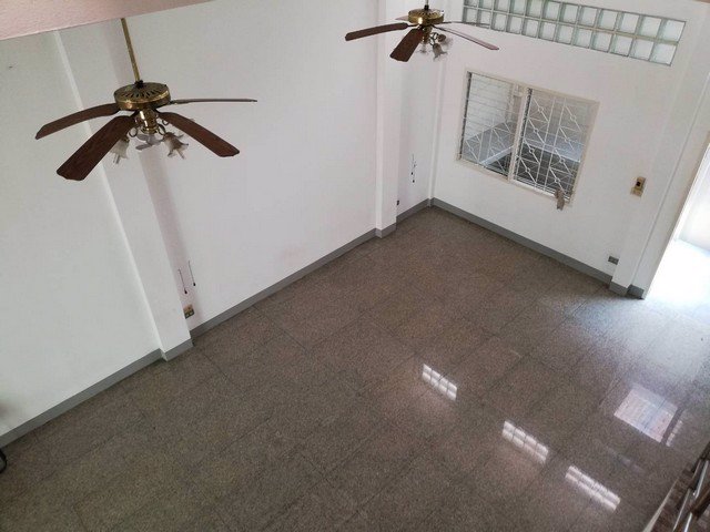 ให้เช่าทาวน์โฮม-3-ชั้น-ย่านลาดพร้าว-ใกล้รพลาดพร้าว-เหมาะพักอาศัยและทำโฮมออฟฟิศ