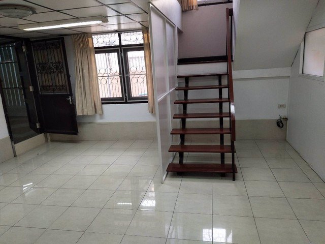 ให้เช่าบ้านเดี่ยว-2-ชั้น-หมู่บ้านเสรี-8-ใกล้เดอะไนท์และจุดขึ้นลงทางด่วนศรีรัช