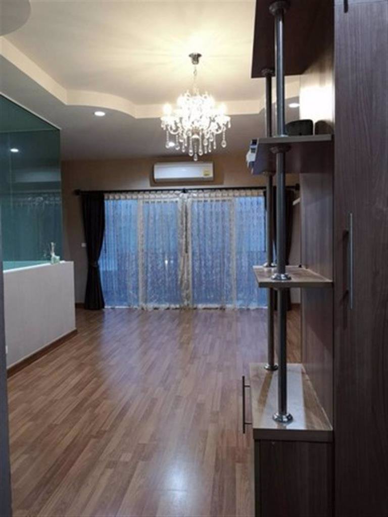 ให้เช่าทาวน์เฮาส์-3-ชั้น-เดอะริคโค่-วัชรพลเหมาะสำหรับอยู่อาศัยหรือทำออฟฟิศ