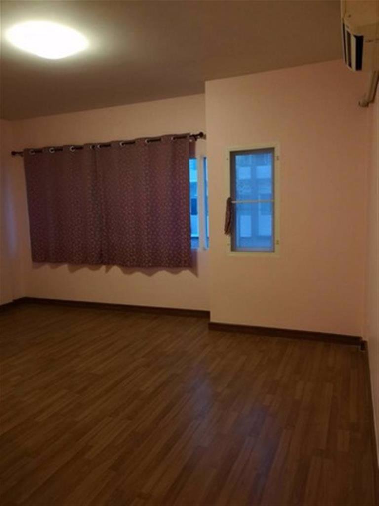 ให้เช่าทาวน์เฮาส์-3-ชั้น-เดอะริคโค่-วัชรพลเหมาะสำหรับอยู่อาศัยหรือทำออฟฟิศ