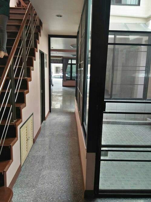 ให้เช่าทาวน์โฮม-3-ชั้น-ใกล้บิ๊กซีลาดพร้าว-พร้อมเฟอร์นิเจอร์และเครื่องใช้ไฟฟ้าบางส่วน