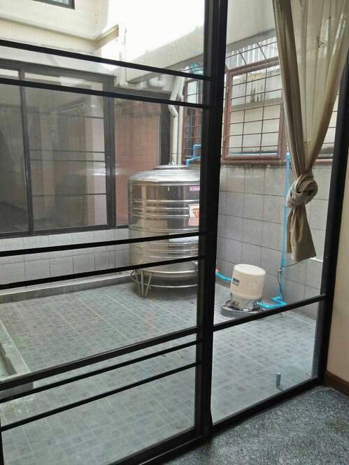 ให้เช่าทาวน์โฮม-3-ชั้น-ใกล้บิ๊กซีลาดพร้าว-พร้อมเฟอร์นิเจอร์และเครื่องใช้ไฟฟ้าบางส่วน