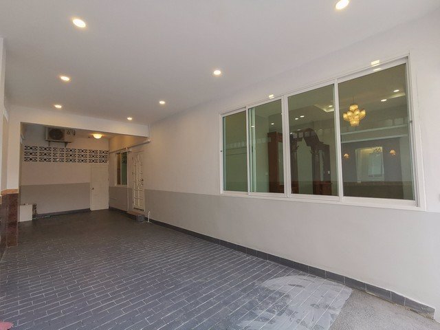 tk83-ให้เช่าทาวน์โฮม-3ชั้น-หลังมุม-ย่านสาธุประดิษฐ์-ใกล้-central-พระราม3-ทางด่วน